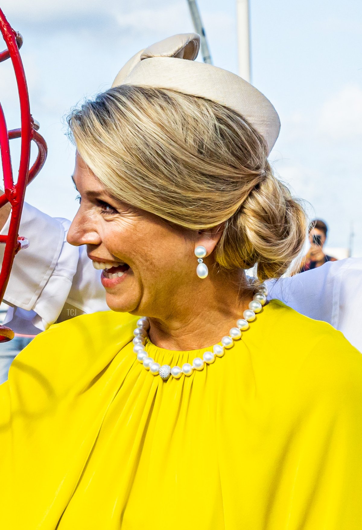 Queen Maxima of the Netherlands and King Willem-Alexander of the Netherlands celebrate their 21st wedding anniversary by hanging a key locker at the heart in front of the Pontjes bridge during the Dutch royal family's tour of the Dutch Caribbean Islands on February 2, 2023 in Willemstad, Curacao (Patrick van Katwijk/Getty Images)