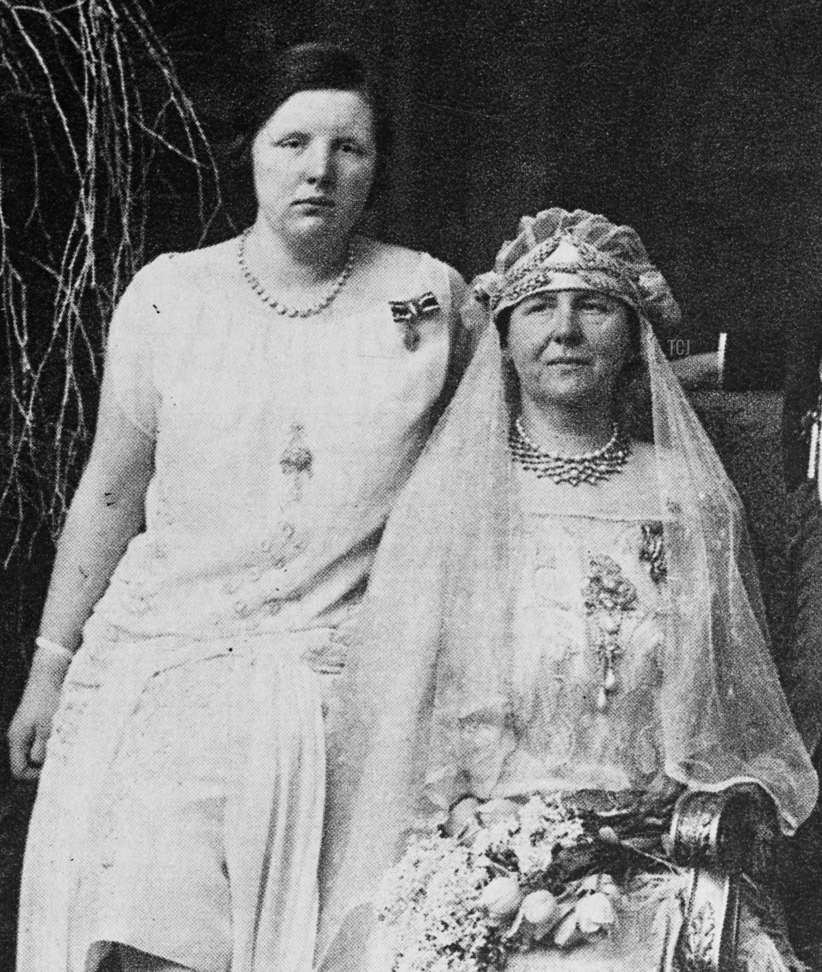 Queen Wilhelmina of the Netherlands with her daughter, Queen Juliana, ca. 1920s (World History Archive/Alamy)