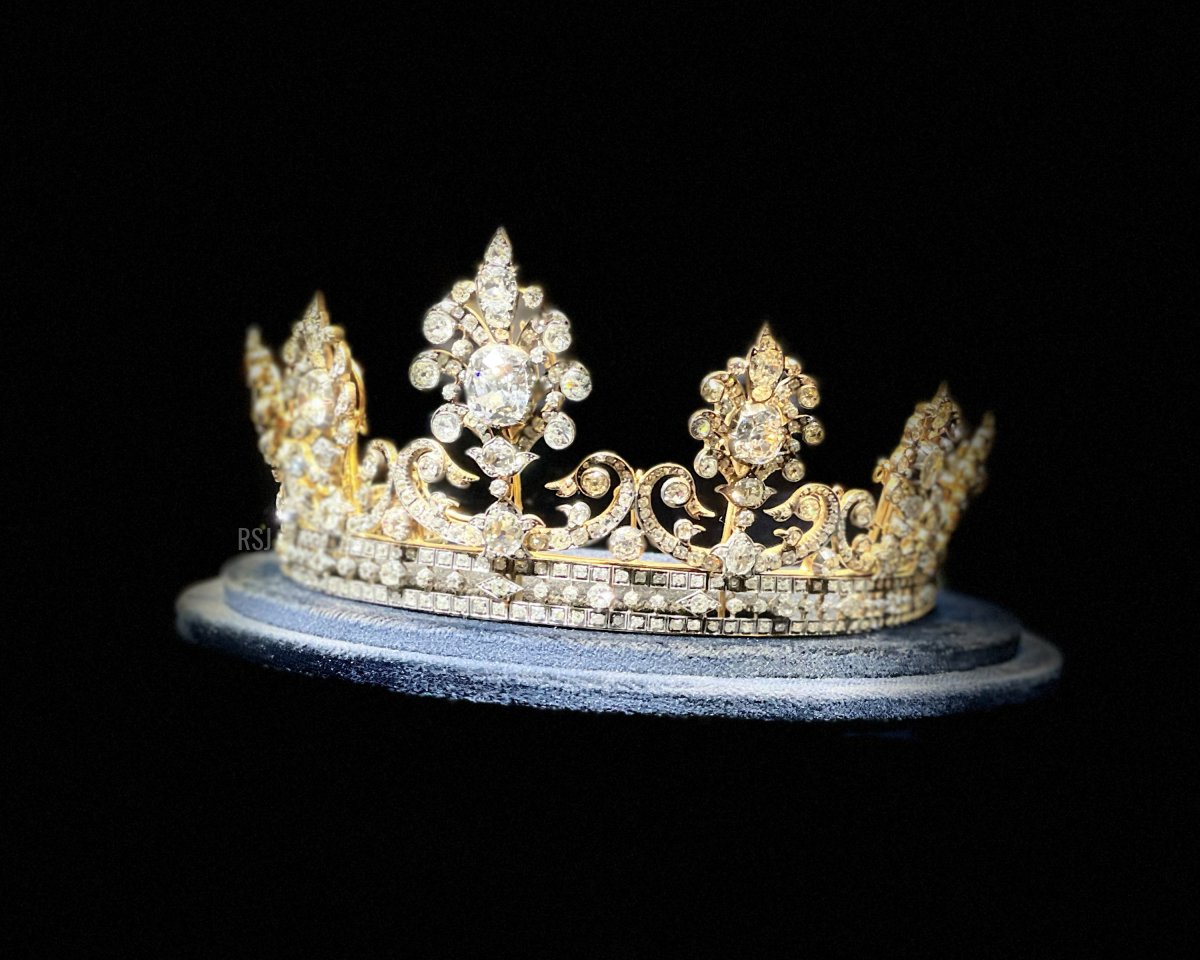 The Devonshire Tiara, displayed as part of Sotheby's Platinum Jubilee Exhibition in London, June 2022 (Raymond Janis)