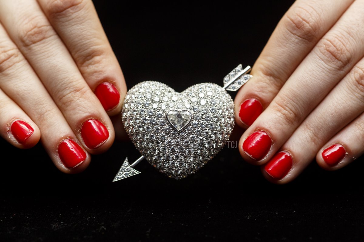 A member of Sotheby's staff holds a diamond brooch given to the Duchess by her husband Andrew Cavendish, 11th Duke of Devonshire to mark their diamond wedding anniversary in 2001 during a behind the scenes look at the personal collection of Deborah Cavendish, Duchess of Devonshire ahead of Sotheby's exhibition and sale on February 26, 2016 in London, England (Miles Willis/Getty Images for Sotheby's)
