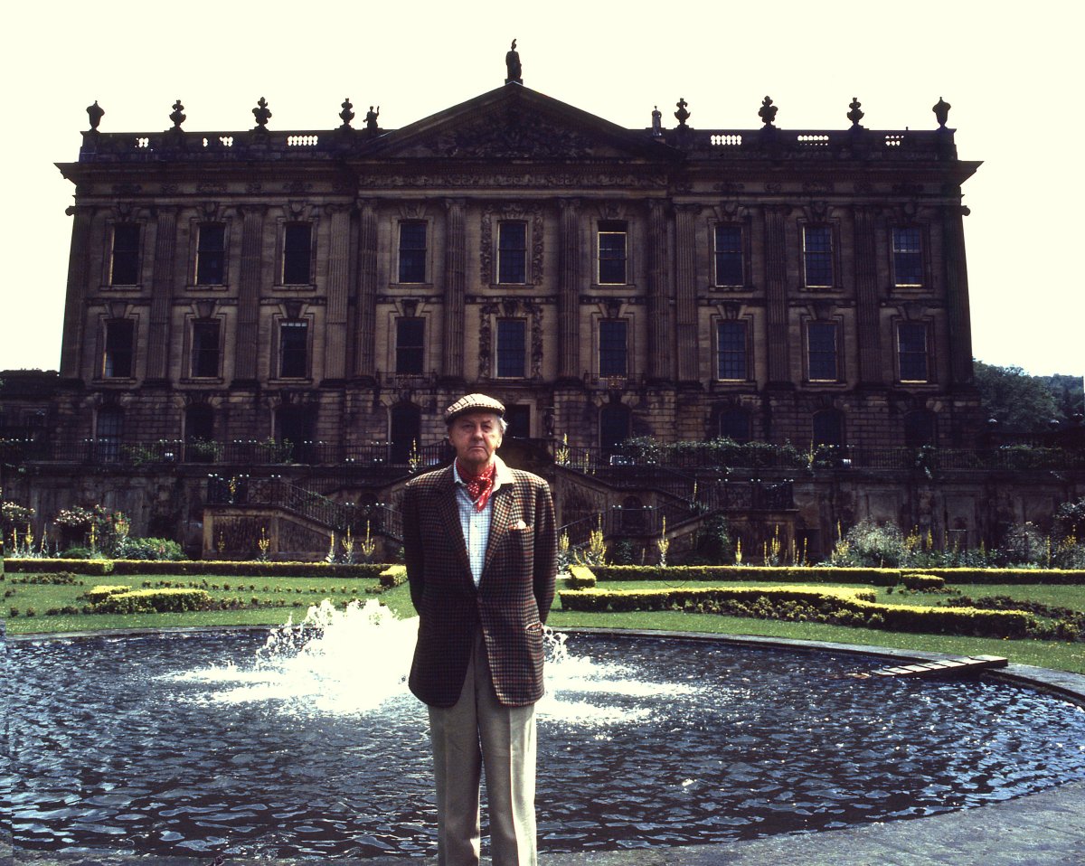 Andrew Cavendish, the 11th Duke of Devonshire outside Chatsworth House (Allan Warren/Wikimedia Commons)
