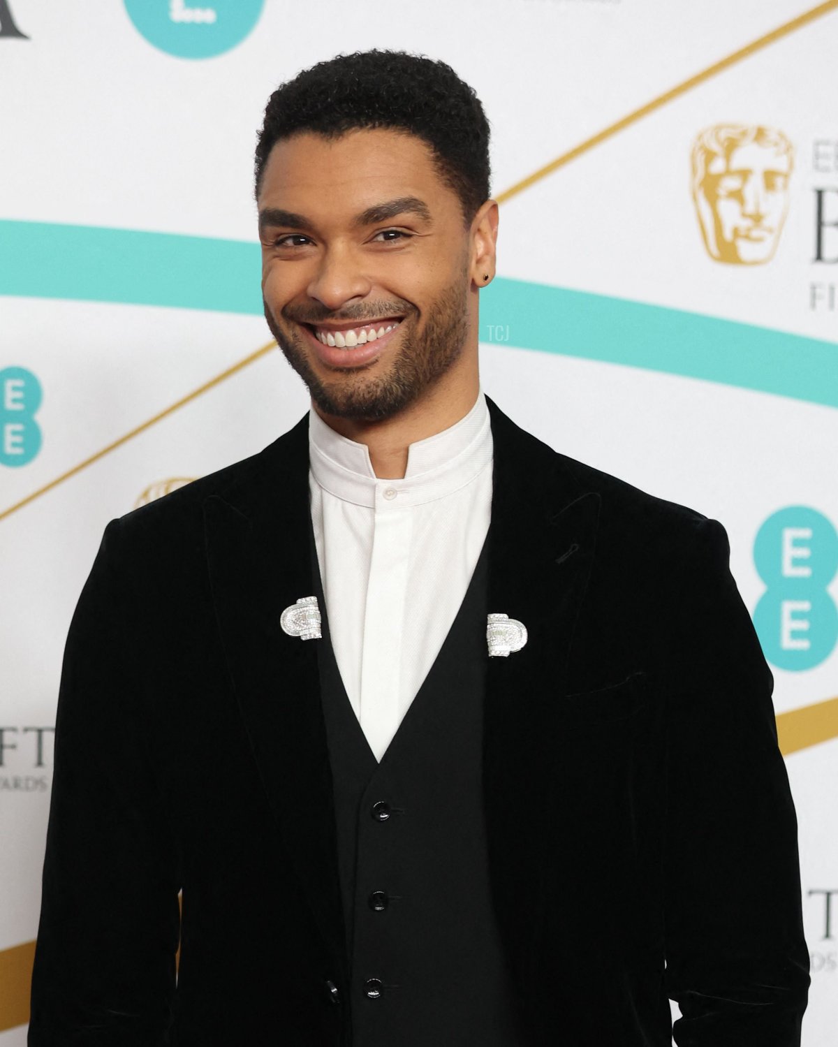 Regé-Jean Page poses on the red carpet upon arrival at the BAFTA British Academy Film Awards at the Royal Festival Hall in London, February 19, 2023 (ISABEL INFANTES/AFP via Getty Images)