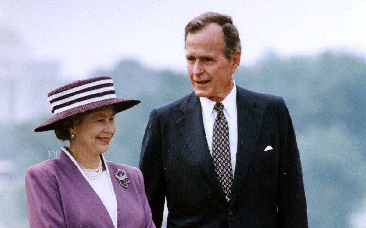 US President George Bush talks to Queen Elizabeth II during a welcoming ceremony at the White House in Washington, D.C. on May 14, 1991 (JEROME DELAY/AFP via Getty Images)