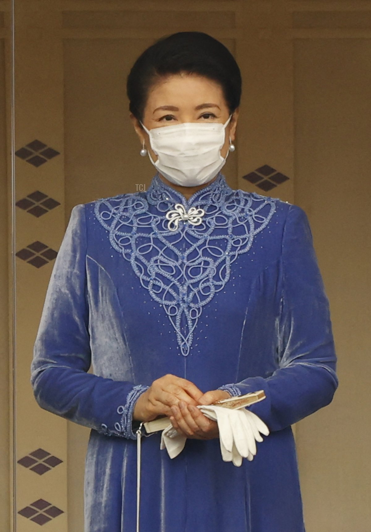 Empress Masako of Japan greets people during Emperor Naruhito's birthday celebrations at the Imperial Palace on February 23, 2022 (RODRIGO REYES MARIN/POOL/AFP via Getty Images)
