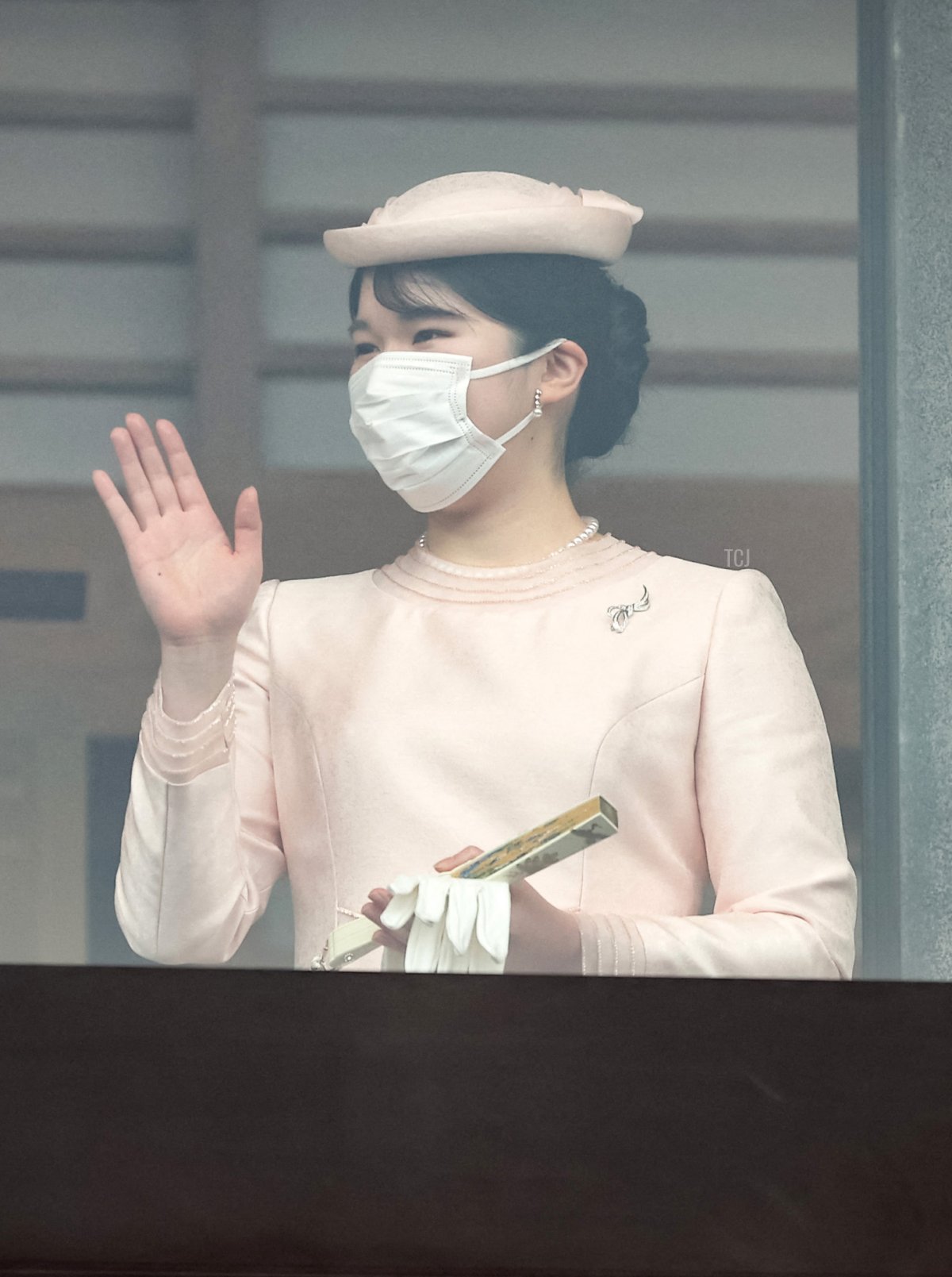 Princess Aiko greets people during Emperor Naruhito's birthday celebrations at the Imperial Palace on February 23, 2022 (TAKASHI AOYAMA/POOL/AFP via Getty Images)