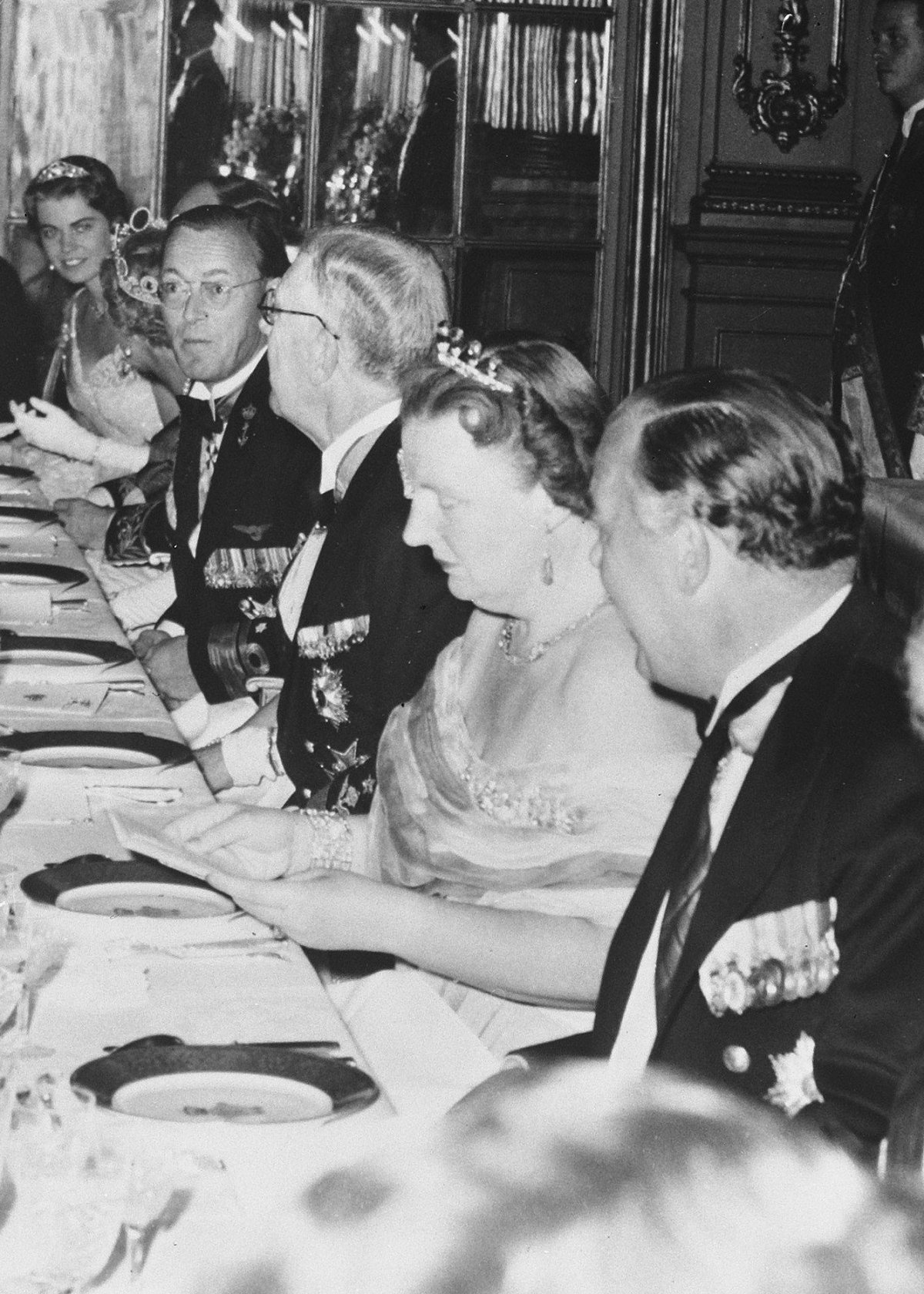 Princess Margaretha of Sweden, Princess Sibylla of Sweden, Prince Bernhard of the Netherlands, King Gustaf VI Adolf of Sweden, Queen Juliana of the Netherlands, and Prince Bertil of Sweden attend a gala dinner during the Dutch state visit to Sweden, May 26, 1957 (Herbert Behrens/Anefo/Nationaal Archief/Wikimedia Commons)