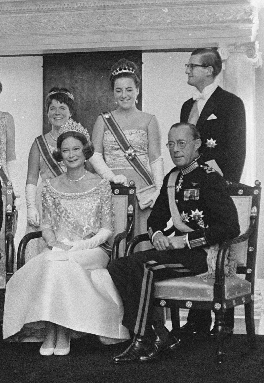 Princess Christina of the Netherlands, Princess Margriet of the Netherlands, Pieter van Vollenhoven, Prince Bernhard of the Netherlands, and Grand Duchess Josephine-Charlotte of Luxembourg attend a state banquet in Amsterdam, September 12, 1967 (Eric Koch/Anefo/Nationaal Archief/Wikimedia Commons)