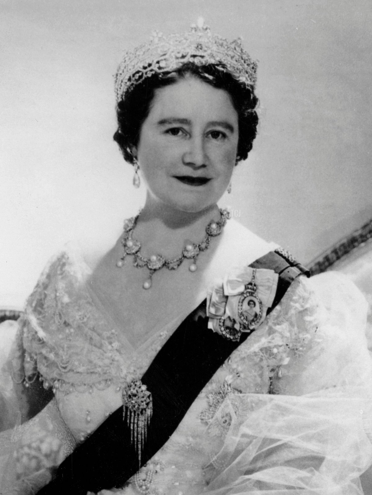 Picture taken on June 24, 1957 showing Queen Elizabeth, Queen Mother of United Kingdom (AFP via Getty Images)