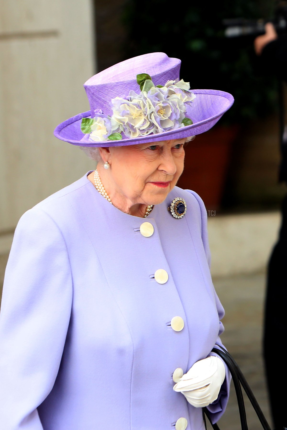 Queen Elizabeth II leaves the Paul VI Hall after a meeting with Pope Francis on April 3, 2014 in Vatican City (Franco Origlia/Getty Images)