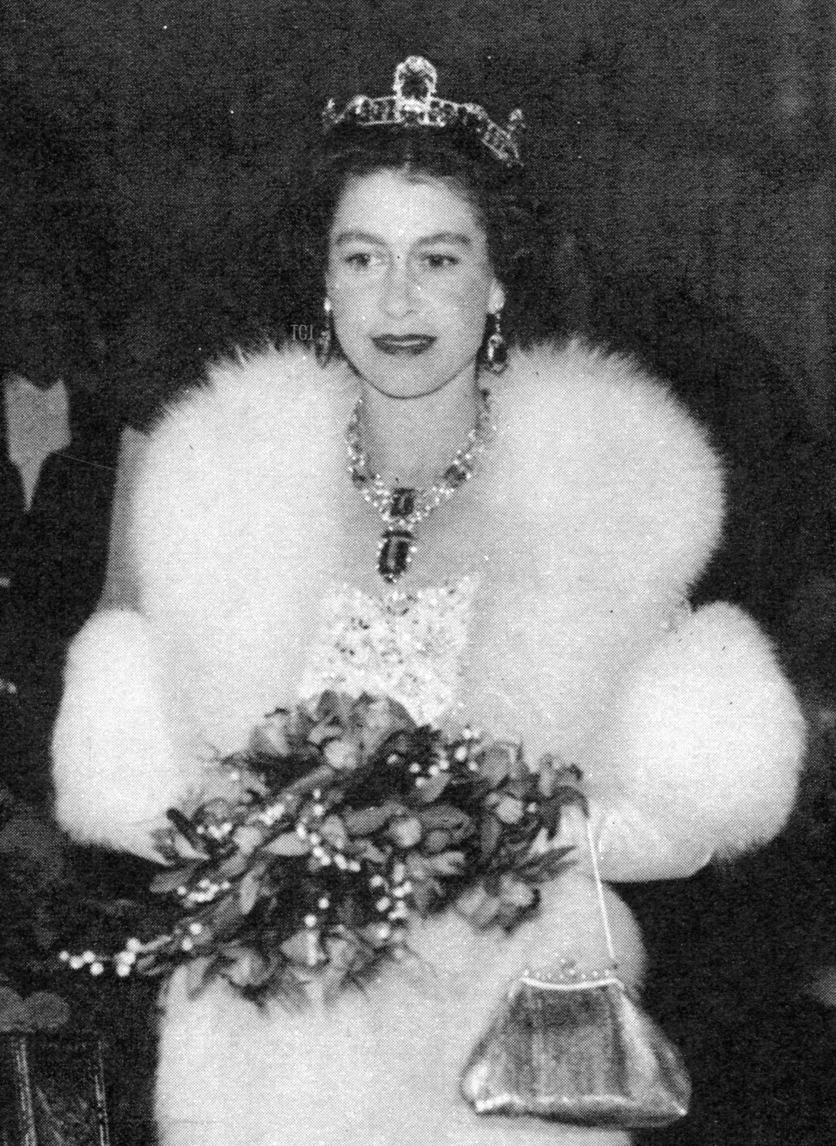 Queen Elizabeth II attends the Royal Film Performance of Les Girls at the Odeon Theatre in Leicester Square, London, November 4, 1957 (Chronicle/Alamy)