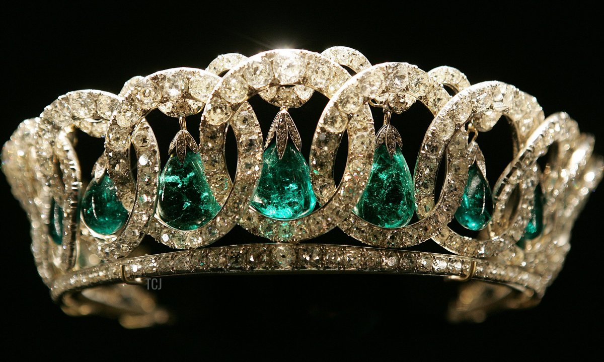Queen Elizabeth II's Vladimir Tiara is displayed at Buckingham Palace on July 25, 2006 in London (Peter Macdiarmid/Getty Images)