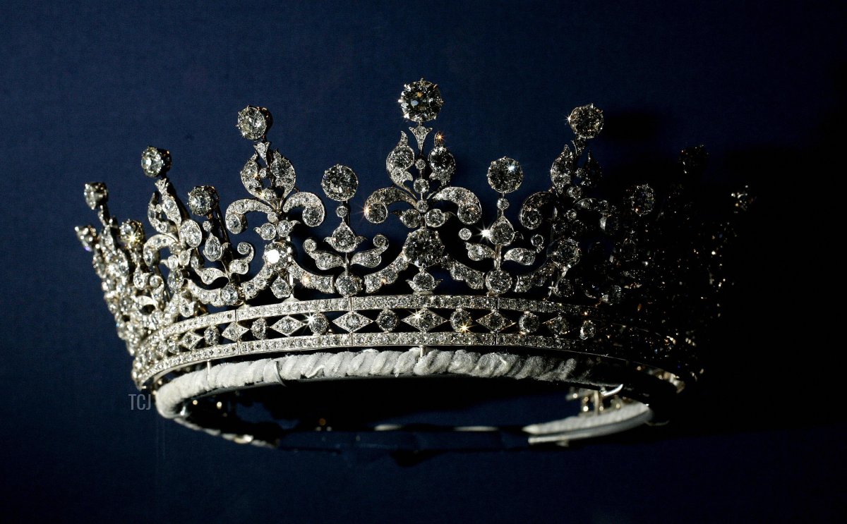 A diamond and silver tiara given to Britain's Queen Elizabeth II on her wedding day, 20 November 1947, by Queen Mary is displayed 27 July 2007 in London (SHAUN CURRY/AFP via Getty Images)