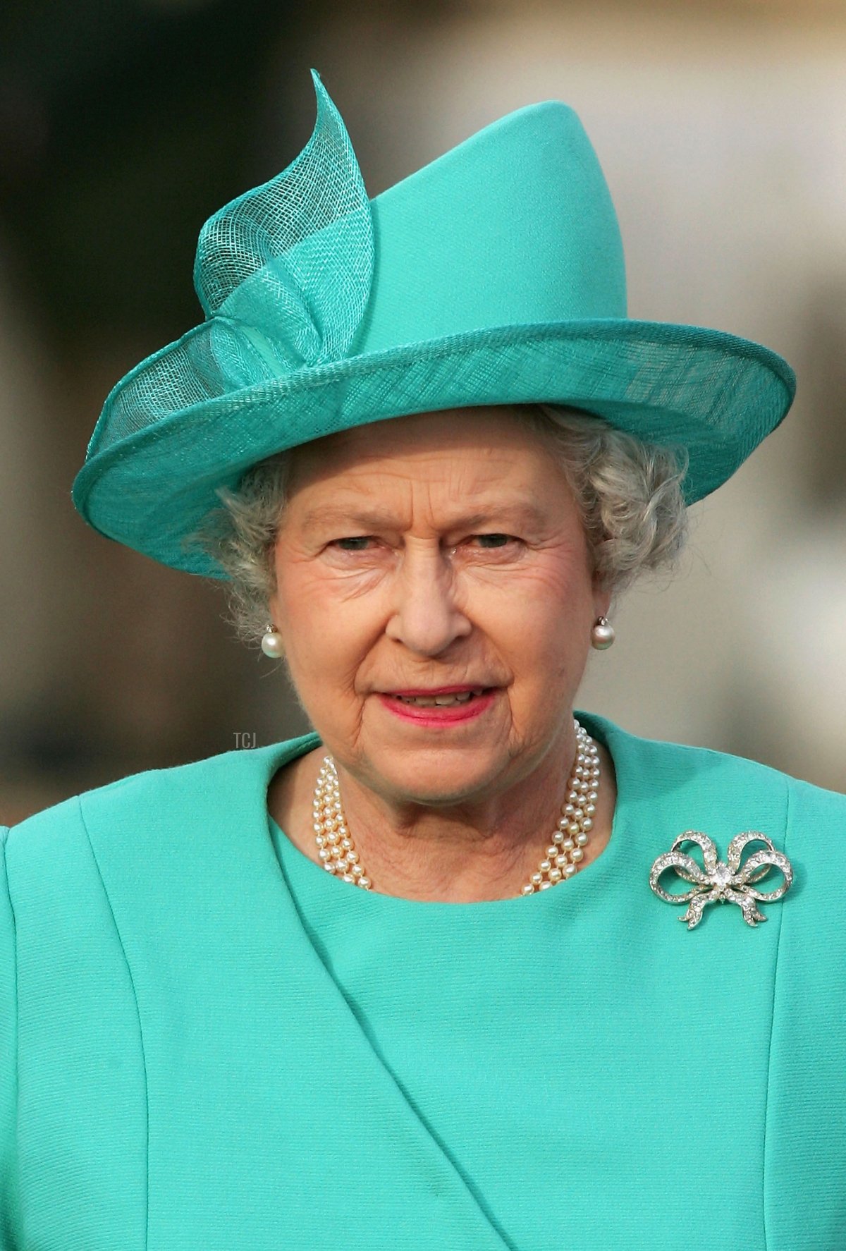 Queen Elizabeth II reviews a guard of honor upon her arrival at Charlottenburg Palace in Berlin on the first day of the royal couple's three-day state visit to Germany, November 2, 2004 (Sean Gallup/Getty Images)