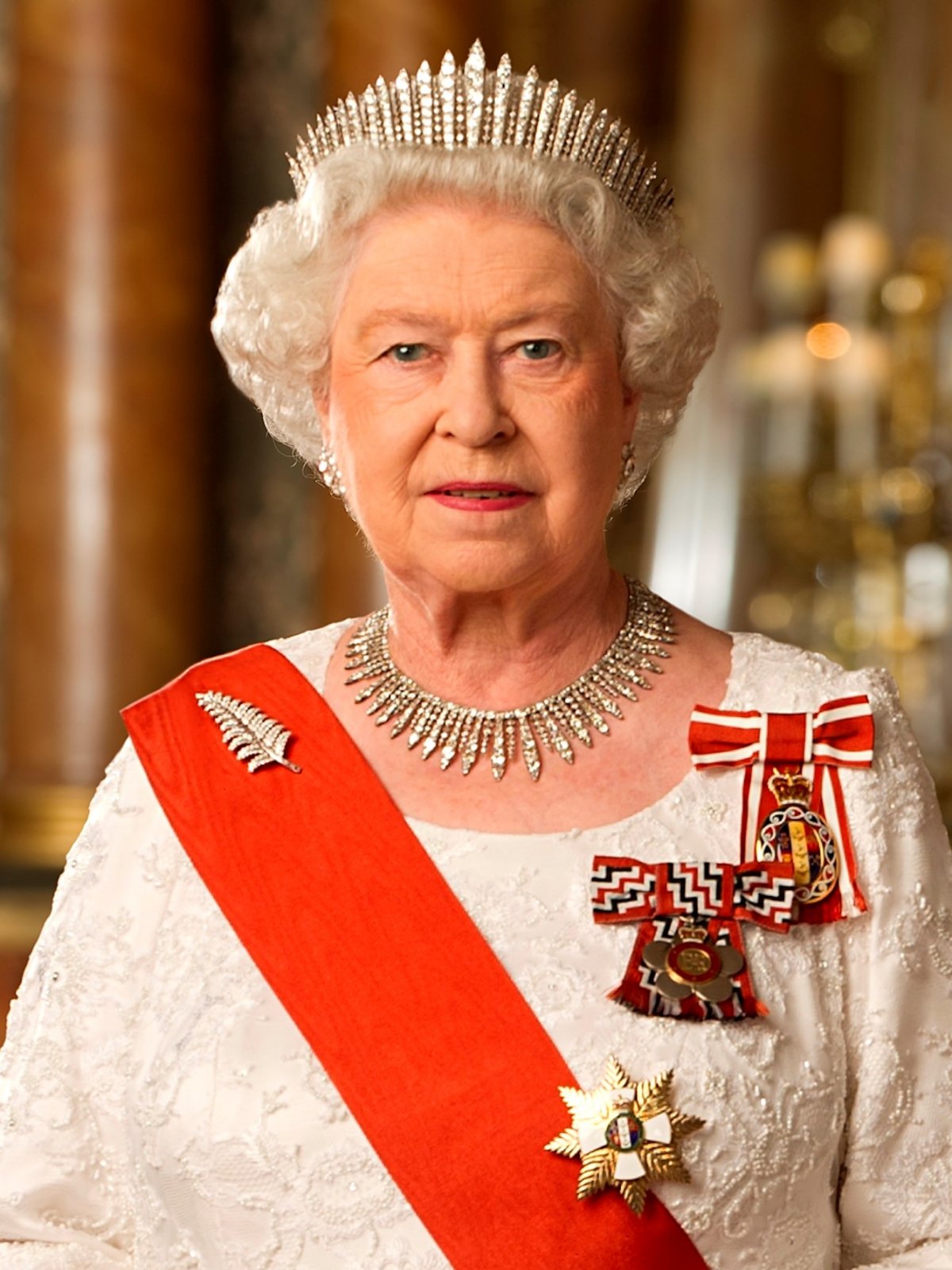 Official portrait of Queen Elizabeth II, Queen of New Zealand, 2011 (Julian Calder for the Governor-General of New Zealand/Wikimedia Commons)