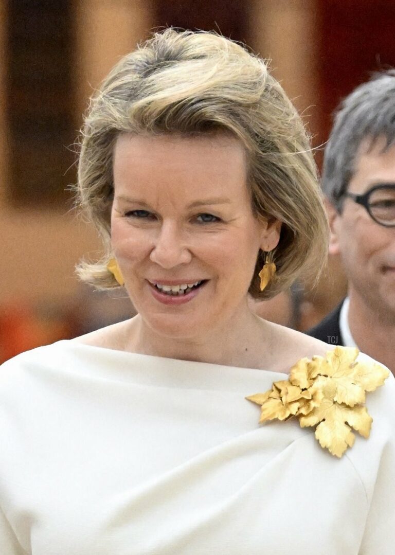 Queen Mathilde’s Gleaming Golden Brooch and Earrings