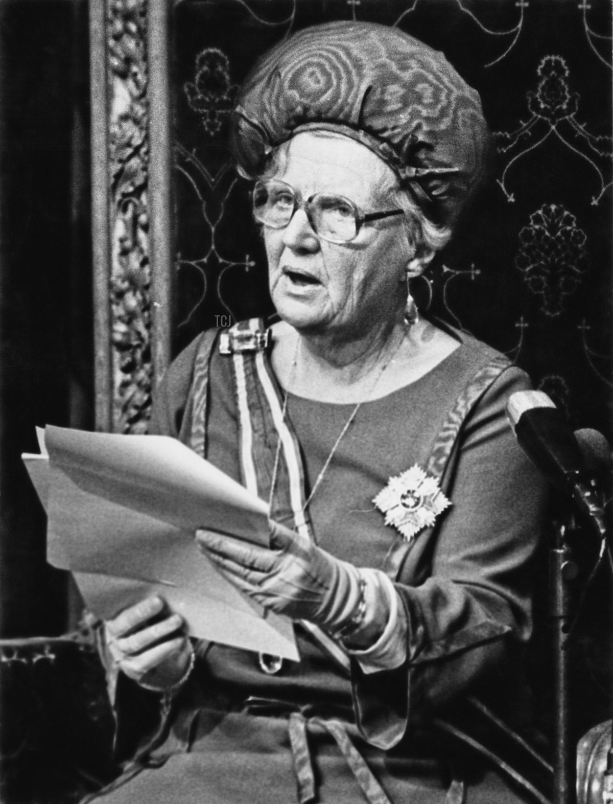 Queen Juliana of the Netherlands makes her speech during the opening of the Dutch Parliament, 21 September 1977 (Keystone/Hulton Archive/Getty Images)
