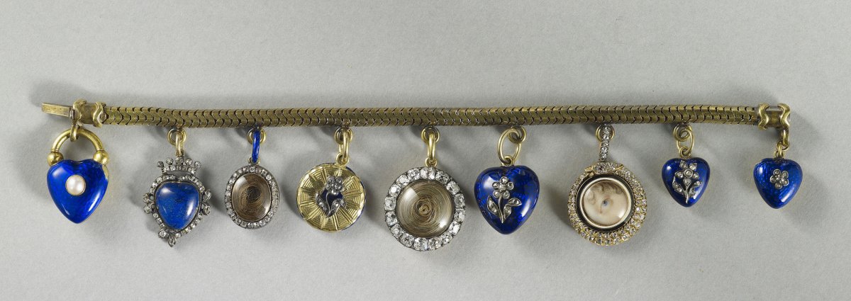 Bracelet with nine lockets, one with a miniature of the left eye of Charlotte, Princess of Wales (Royal Collection Trust)