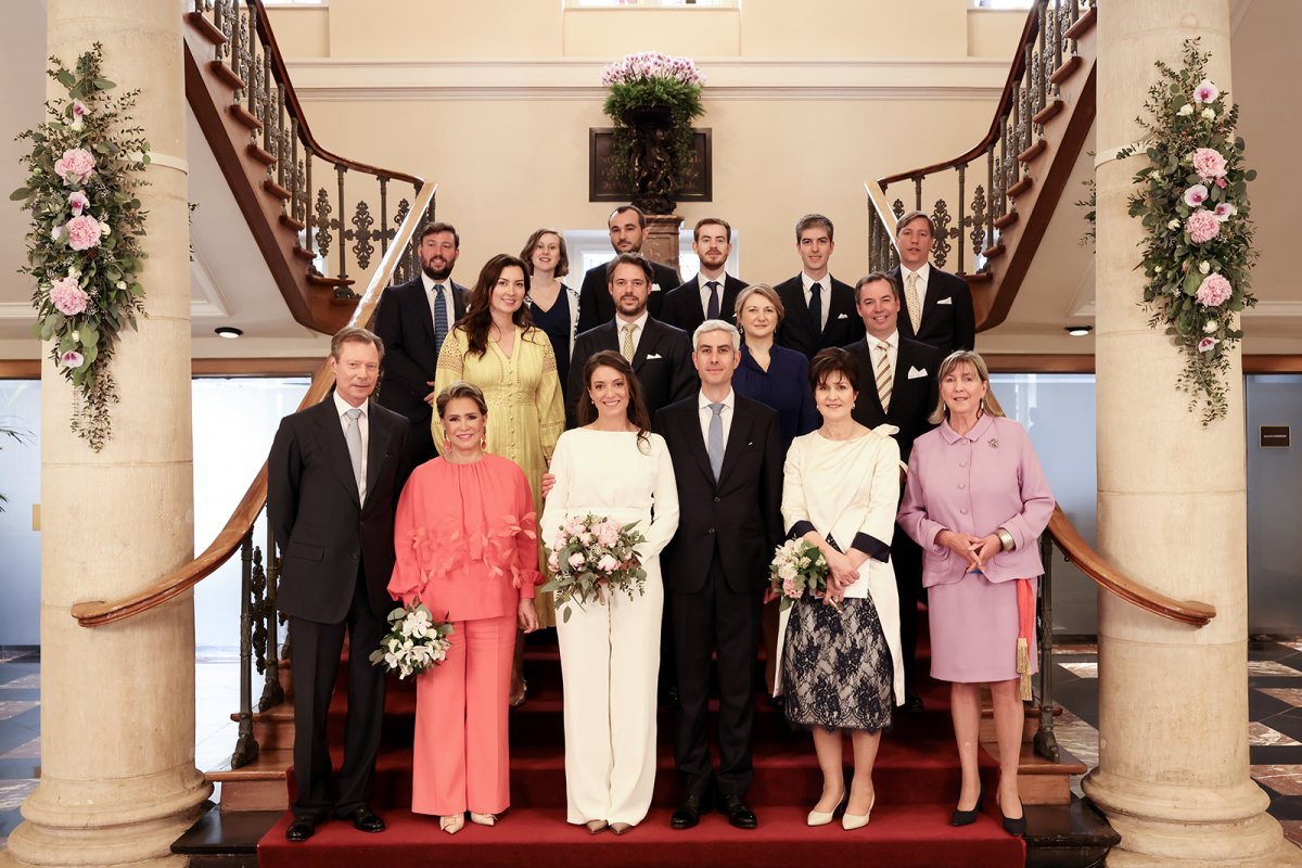 An official group photograph at the Hotel de Ville in Luxembourg during the civil wedding celebrations, April 22, 2023 (Grand-Ducal Court of Luxembourg)
