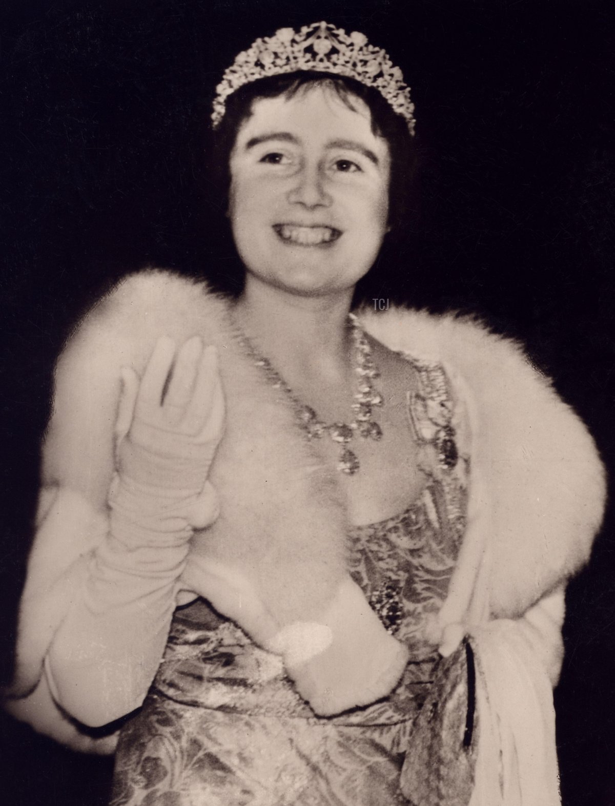 The Duchess of York wears her turquoise and diamond parure, ca. 1930s (ARCHIVIO GBB/Alamy)