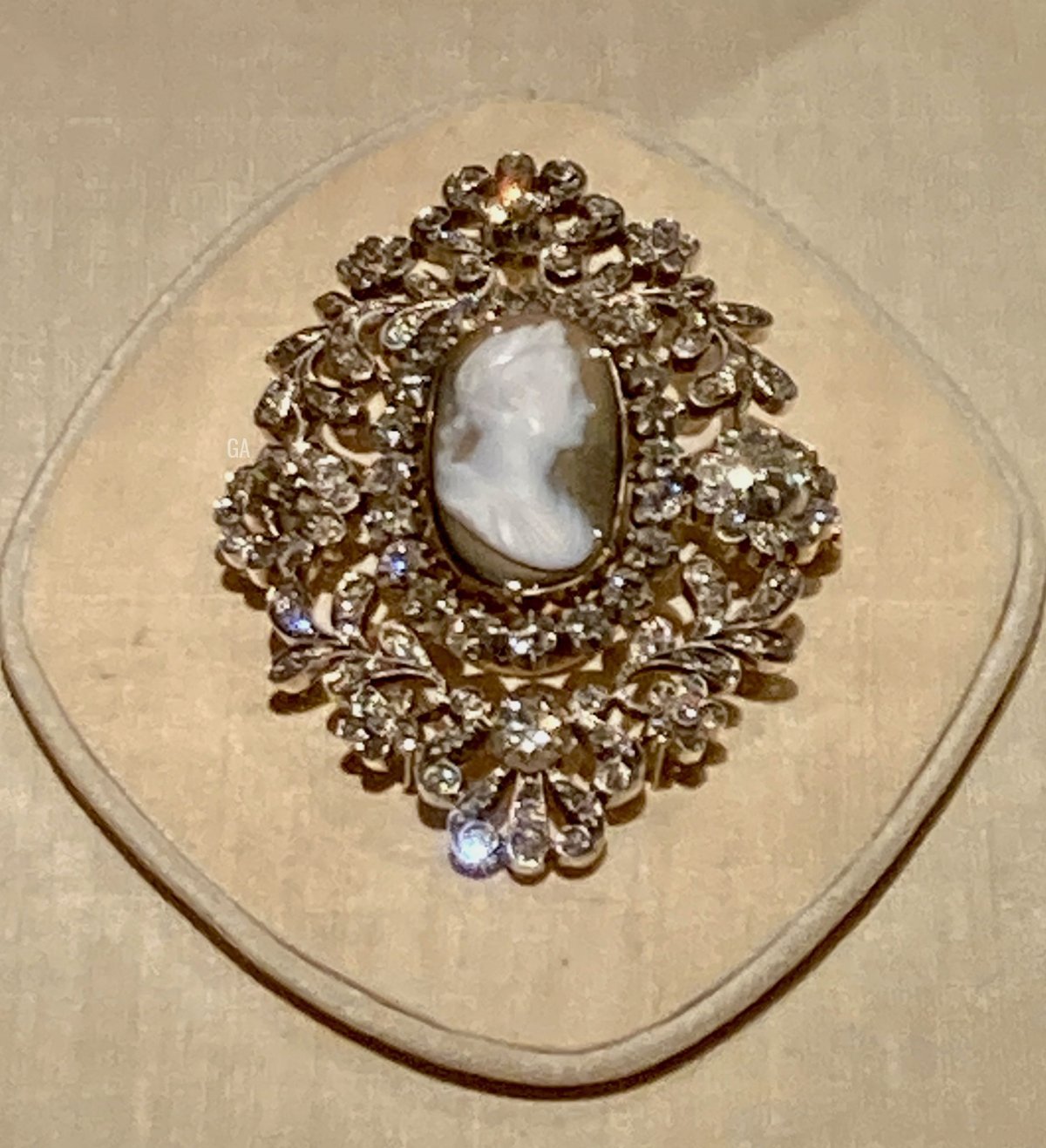 The Cameo Brooch on display at the Royal Palace in Stockholm, part of the Golden Jubilee festivities for King Carl XVI Gustaf of Sweden, 2023 (Photo generously shared with us by Andreas; do not reproduce)
