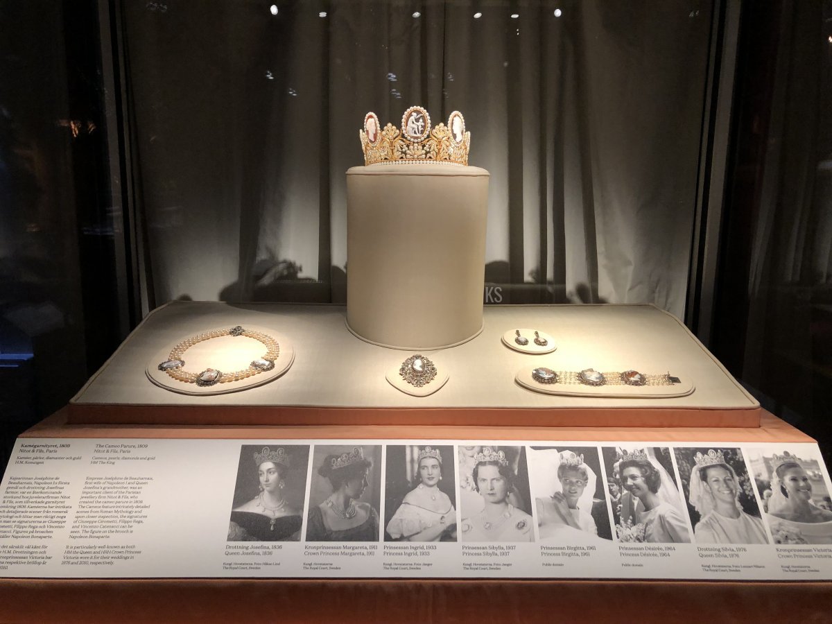 The Cameo Parure on display at the Royal Palace in Stockholm, part of the Golden Jubilee festivities for King Carl XVI Gustaf of Sweden, 2023 (Photo generously shared with us by Kristina; do not reproduce)