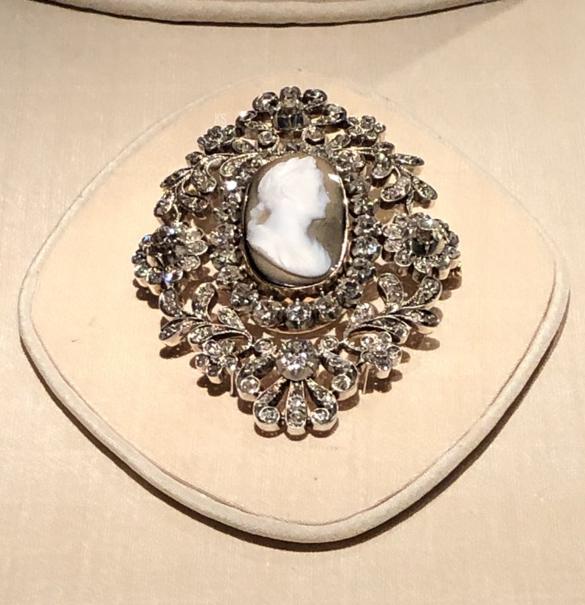 The Cameo Brooch on display at the Royal Palace in Stockholm, part of the Golden Jubilee festivities for King Carl XVI Gustaf of Sweden, 2023 (Photo generously shared with us by Kristina; do not reproduce)