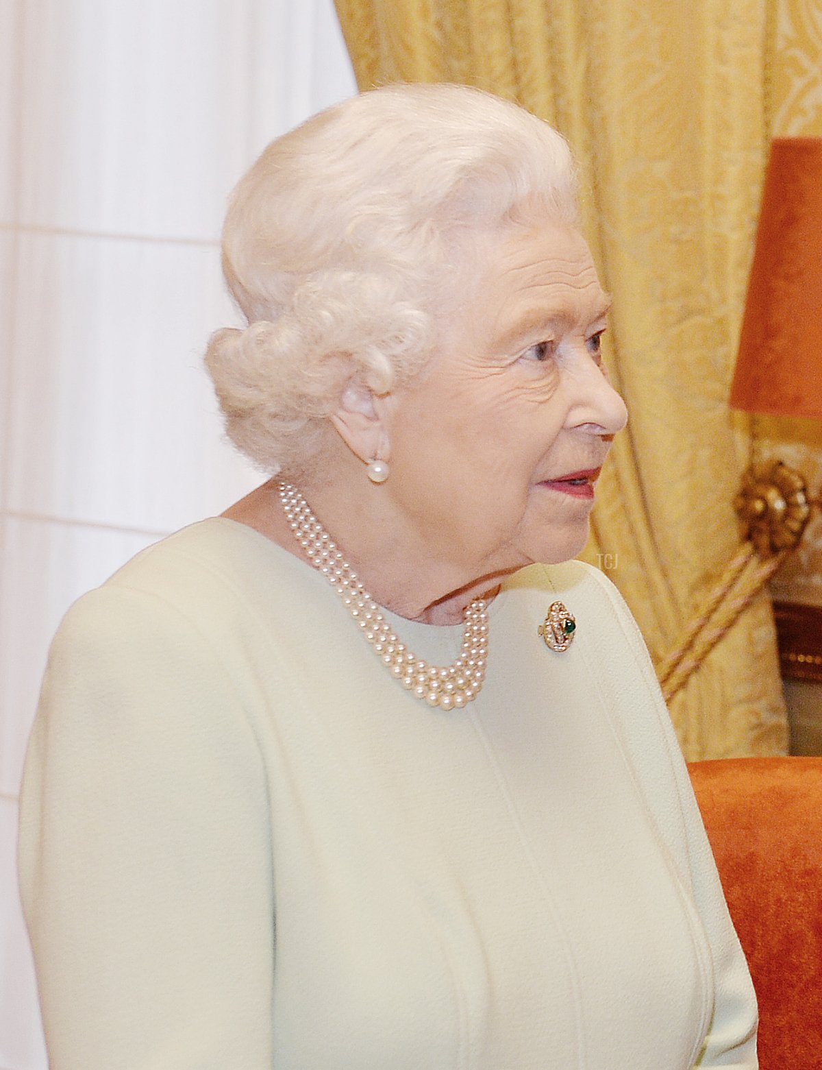 Queen Elizabeth II of the United Kingdom meets with UN Secretary-General Ban Ki Moon in Malta, November 27, 2015 (John Stillwell-Pool/Getty Images)