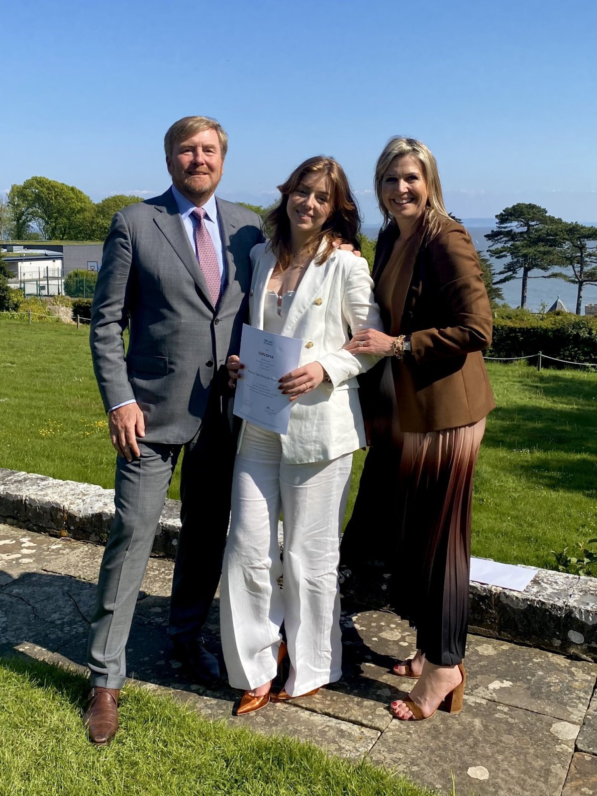 King Willem-Alexander, Princess Alexia, and Queen Maxima of the Netherlands pose after Alexia's graduation from the UWC Atlantic College on May 20, 2023 in Llantwit Major, Wales (Koninklijk Huis)