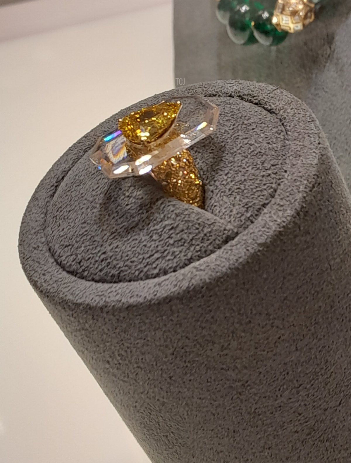 A ring made of yellow and white diamonds, from the Heidi Horten collection sold at Christie's (Photo © Thomas. Do not reproduce.)