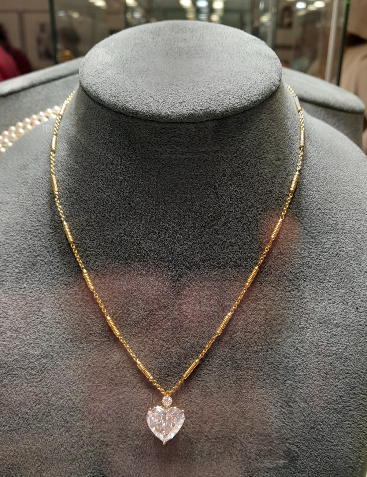 A yellow gold Bulgari necklace with a heart-shaped diamond pendant, from the Heidi Horten collection sold at Christie's (Photo © Thomas. Do not reproduce.)