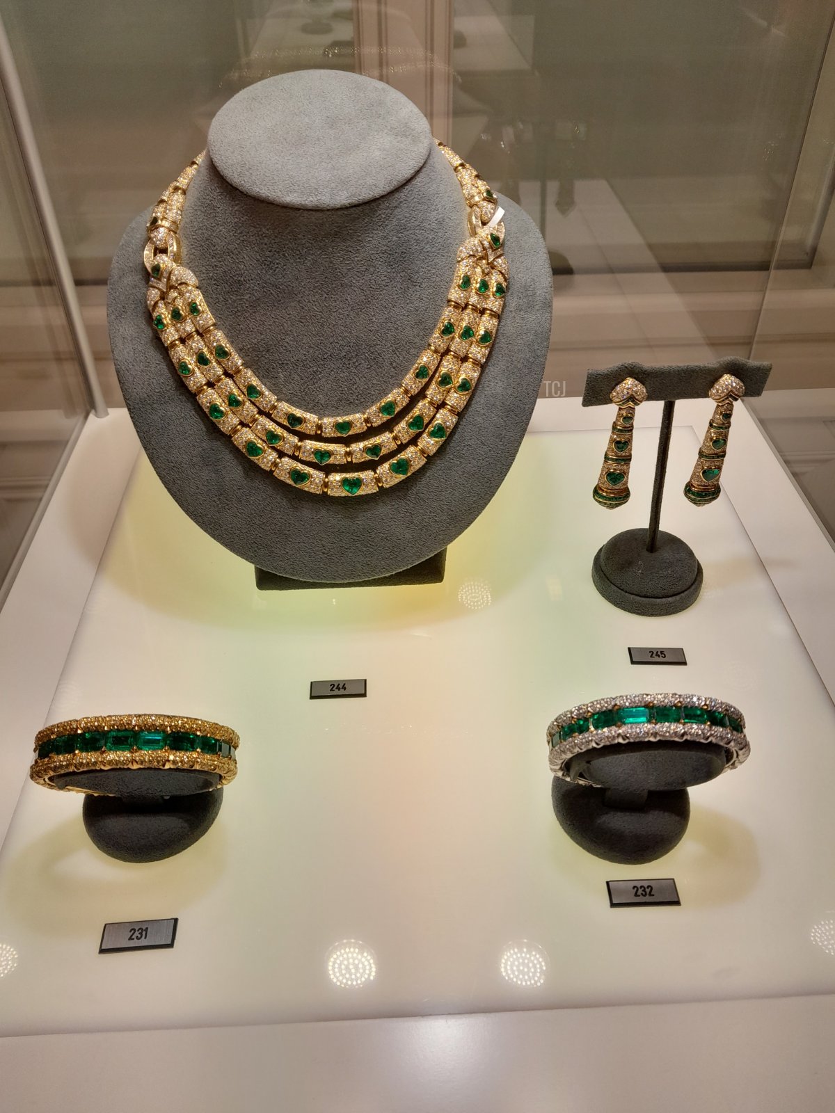 Pieces of jewelry by Bulgari from the collection of Heidi Horten, recently sold by Christie's in Geneva (Photo © Thomas. Do not reproduce.)