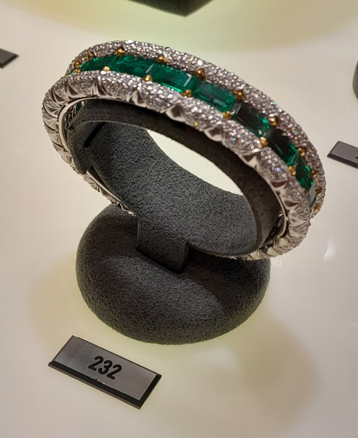 A Bulgari bangle set with emeralds and diamonds, from the Heidi Horten collection sold at Christie's (Photo © Thomas. Do not reproduce.)
