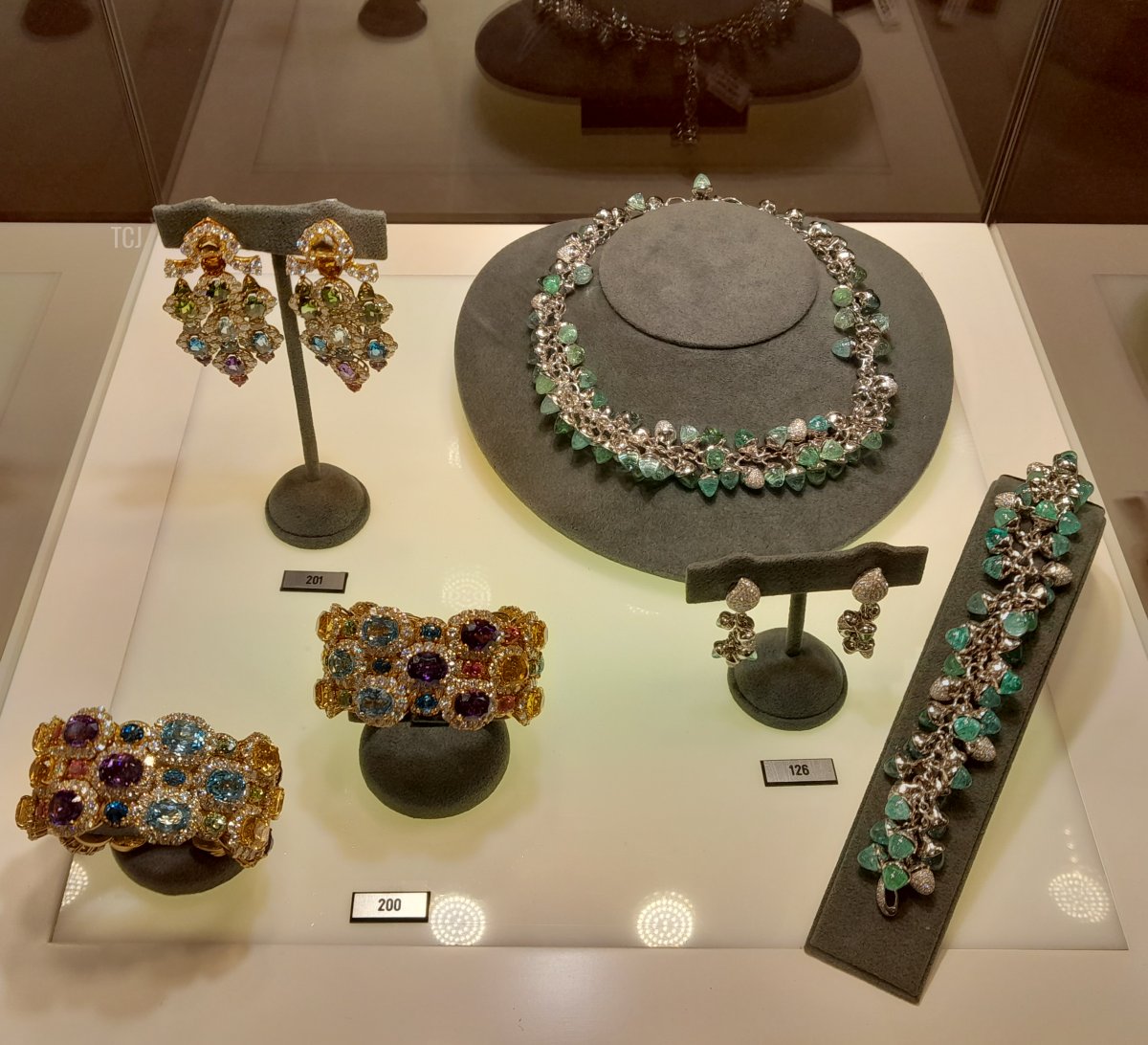 Colorful jewels from the Heidi Horten collection sold at Christie's (Photo © Thomas. Do not reproduce.)