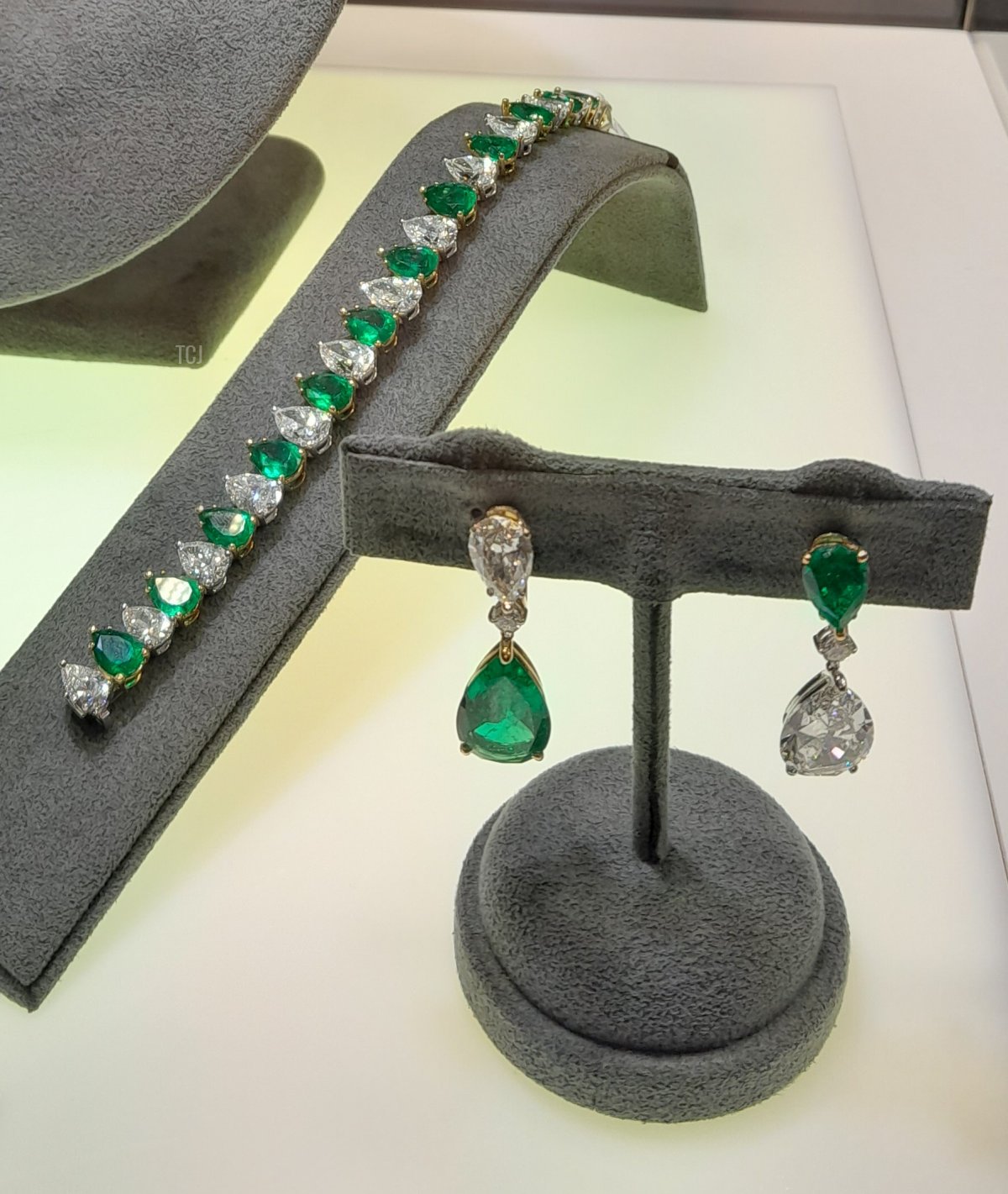 A Bulgari diamond and emerald bracelet and earrings, from the Heidi Horten collection sold at Christie's (Photo © Thomas. Do not reproduce.)