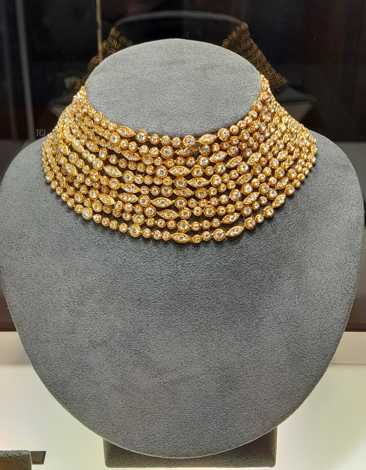 A Van Cleef & Arpels necklace of yellow gold and diamonds, from the collection of Heidi Horten, recently sold by Christie's in Geneva (Photo © Thomas. Do not reproduce.)
