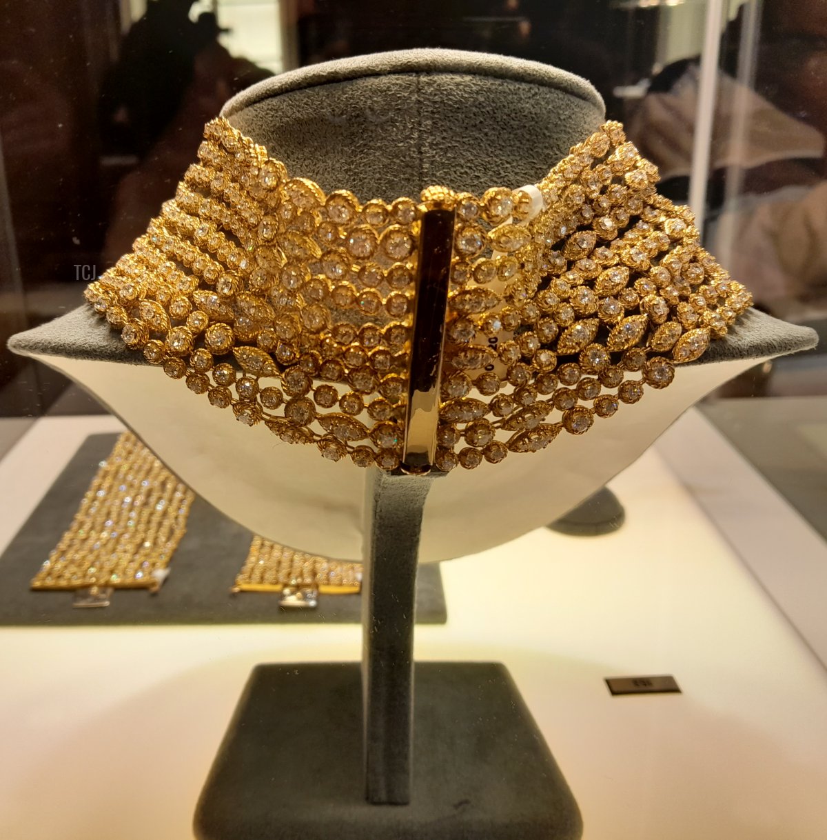 A Van Cleef & Arpels necklace of yellow gold and diamonds, from the collection of Heidi Horten, recently sold by Christie's in Geneva (Photo © Thomas. Do not reproduce.)