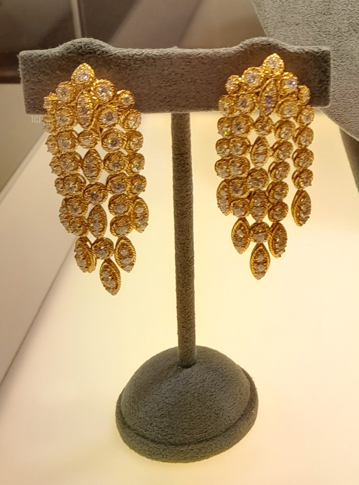 Van Cleef & Arpels earrings of yellow gold and diamonds, from the collection of Heidi Horten, recently sold by Christie's in Geneva (Photo © Thomas. Do not reproduce.)