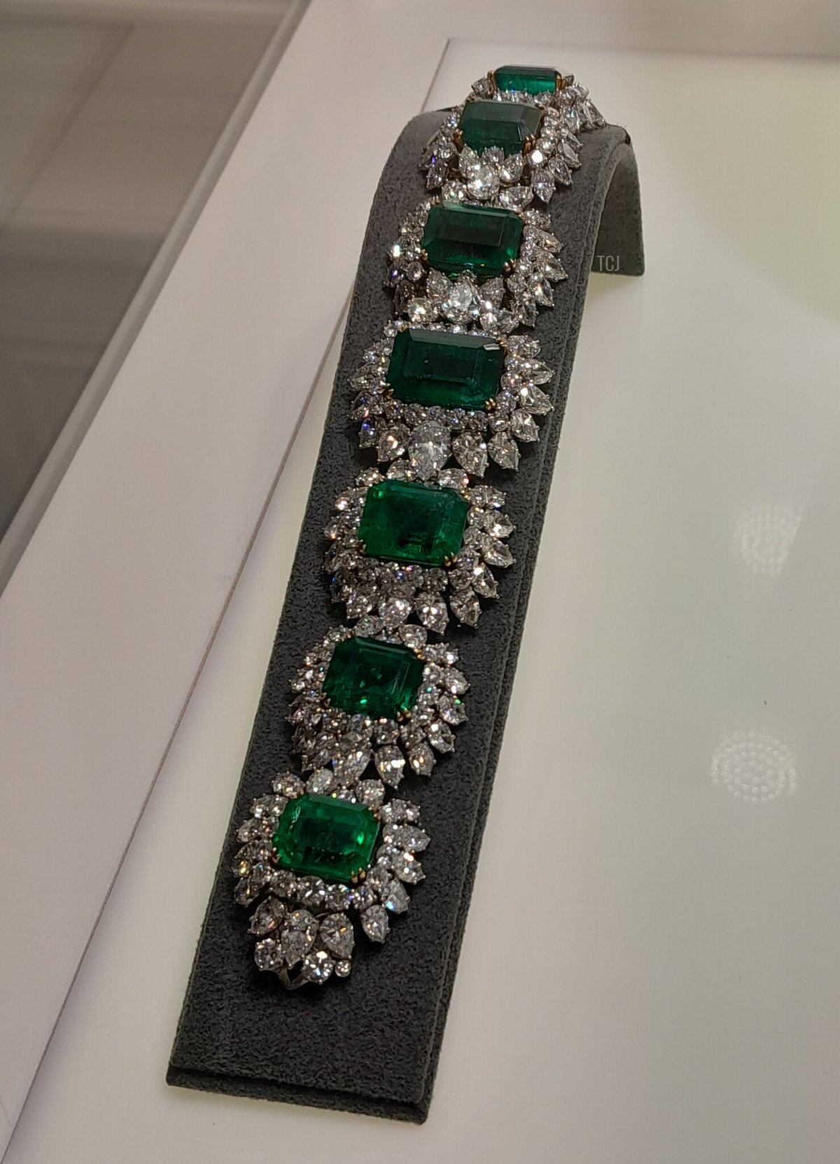 A diamond and emerald bracelet, from the collection of Heidi Horten, recently sold by Christie's in Geneva (Photo © Thomas. Do not reproduce.)