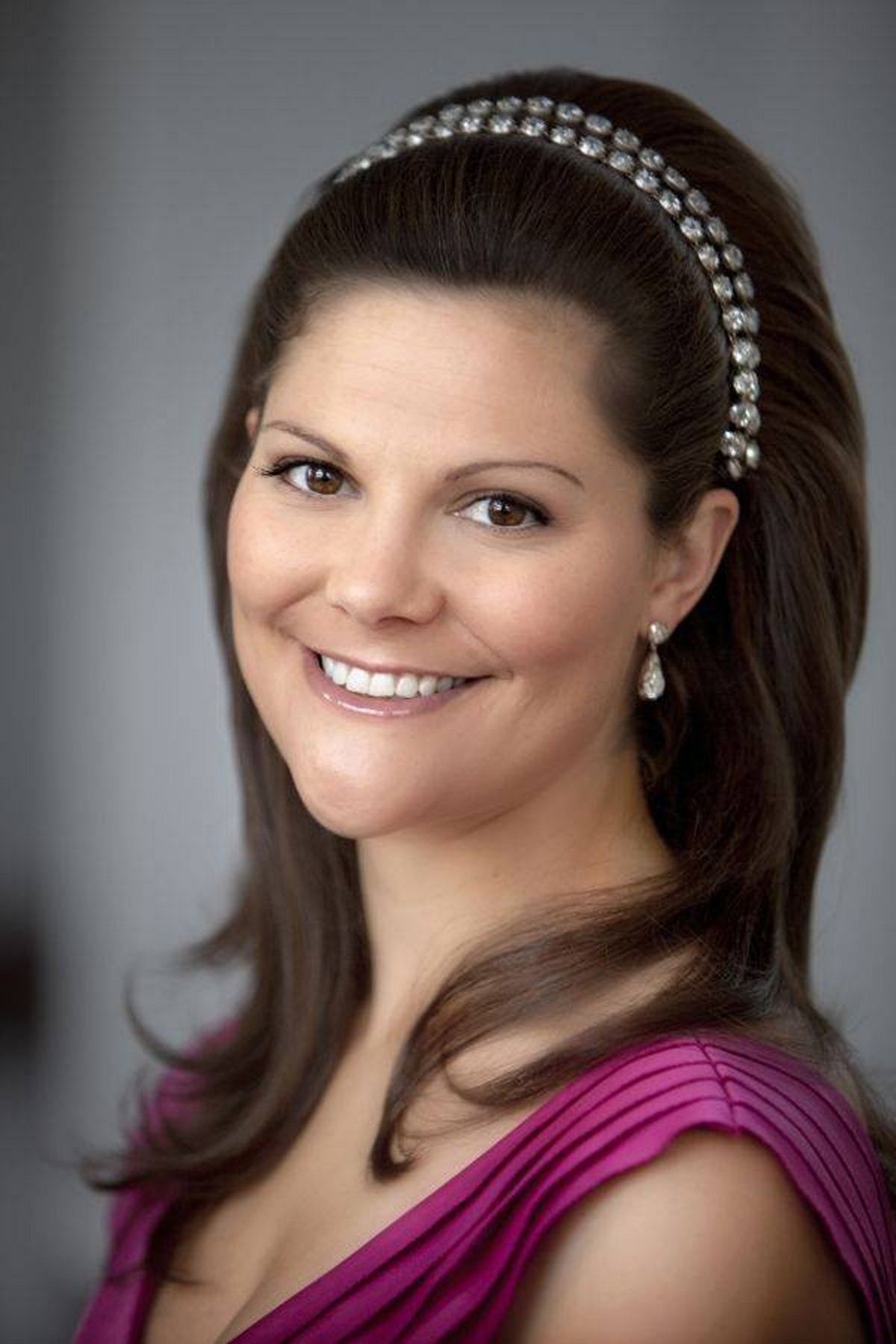 An official portrait of Crown Princess Victoria of Sweden, ca. 2005 (Kungahuset)