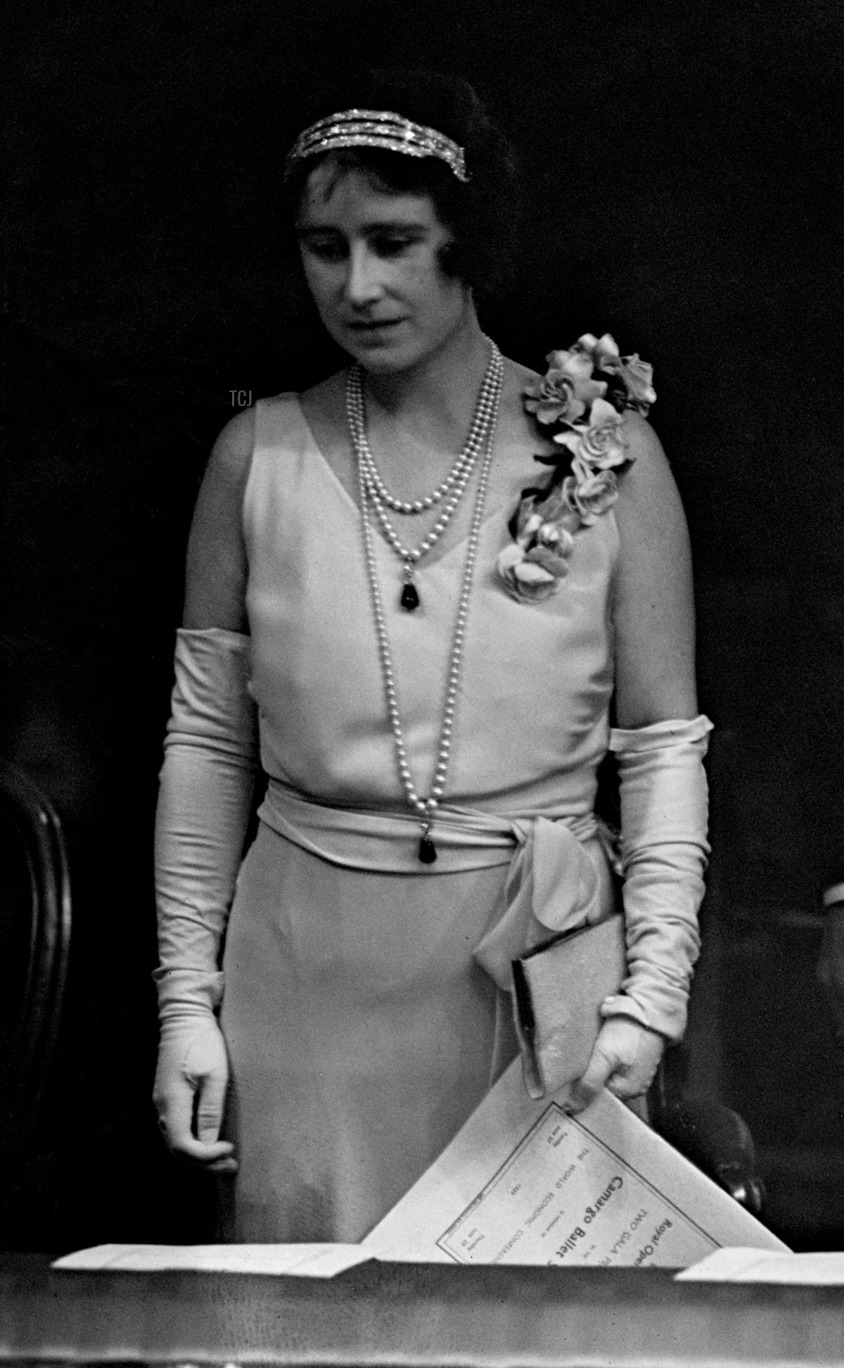 The Duchess of York attends a performance by the Camargo Ballet Society at the Royal Opera House in Covent Garden, June 27, 1933 (PA Images/Alamy)