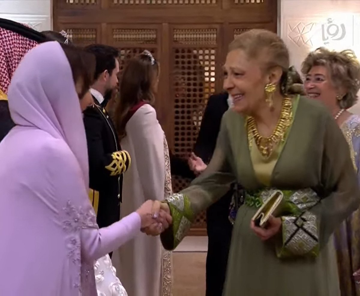 Farah Pahlavi attends a banquet celebrating the wedding of Crown Prince Hussein and Princess Rajwa in Amman, June 1, 2023 (Screencapture/Roya News English)