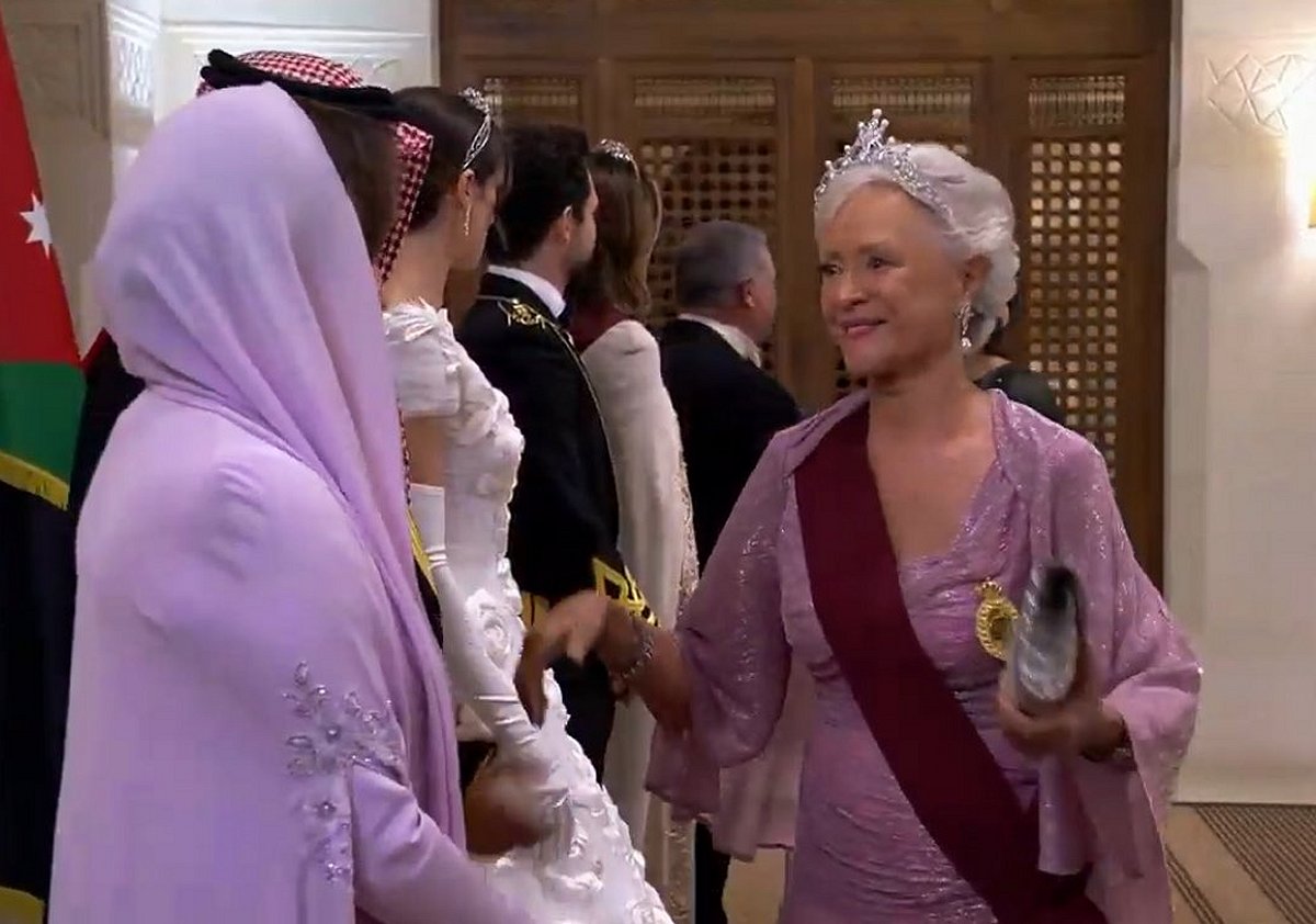 Princess Muna attends a banquet celebrating the wedding of Crown Prince Hussein and Princess Rajwa in Amman, June 1, 2023 (Screencapture/Roya News English)