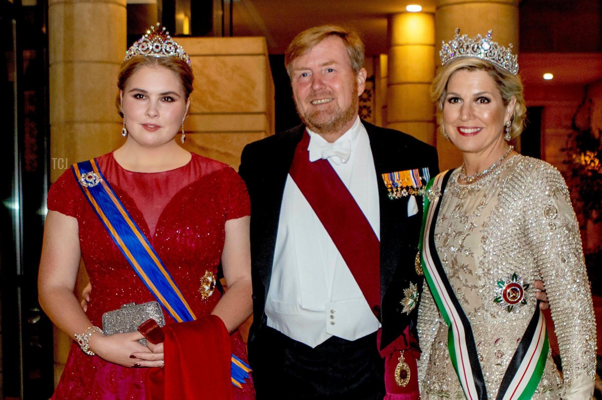 The Princess of Orange and the King and Queen of the Netherlands leave their hotel for to the banquet celebrating the wedding of Crown Prince Hussein and Princess Rajwa of Jordan in Amman, June 1, 2023 (Albert Nieboer/DPA Picture Alliance/Alamy)