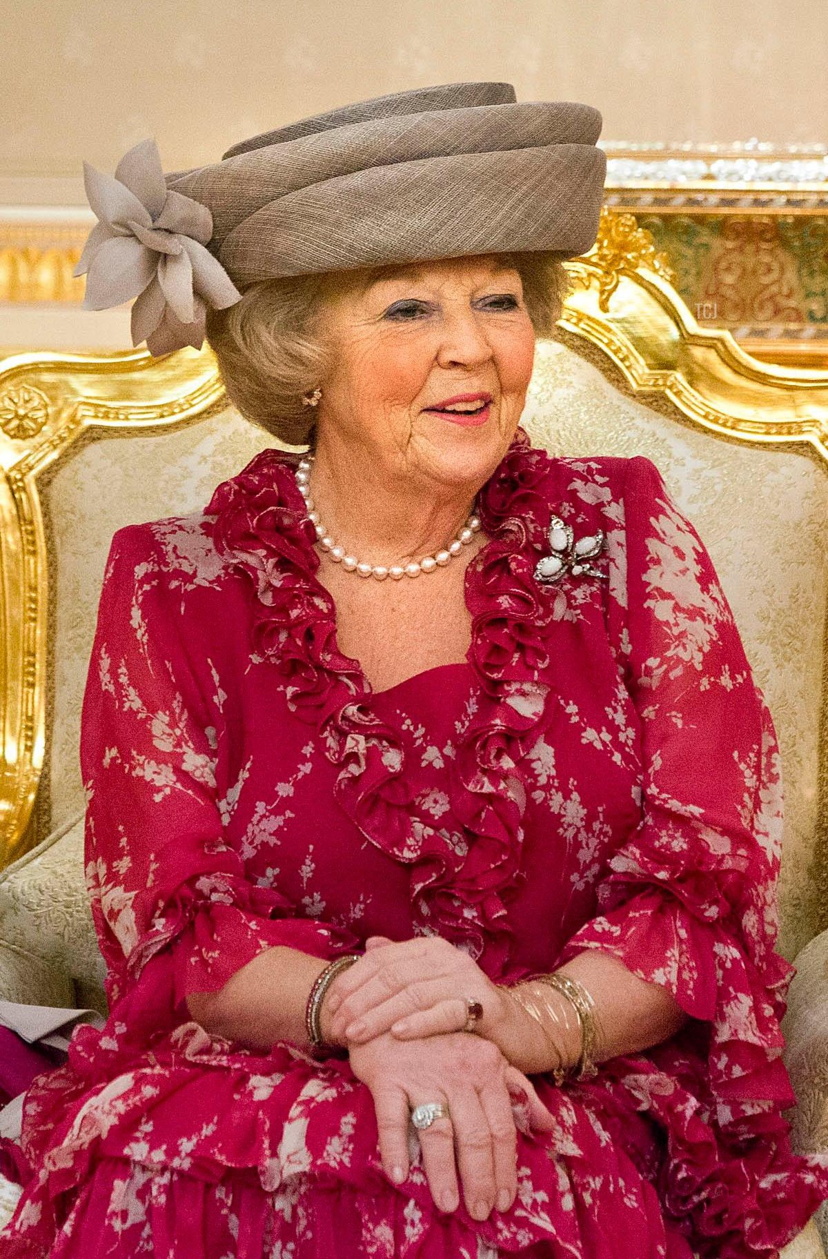 Queen Beatrix of the Netherlands visits the Istana Palace during her two-day visit to Brunei, January 21, 2013 (Patrick van Katwijk/DPA Picture Alliance/Alamy)