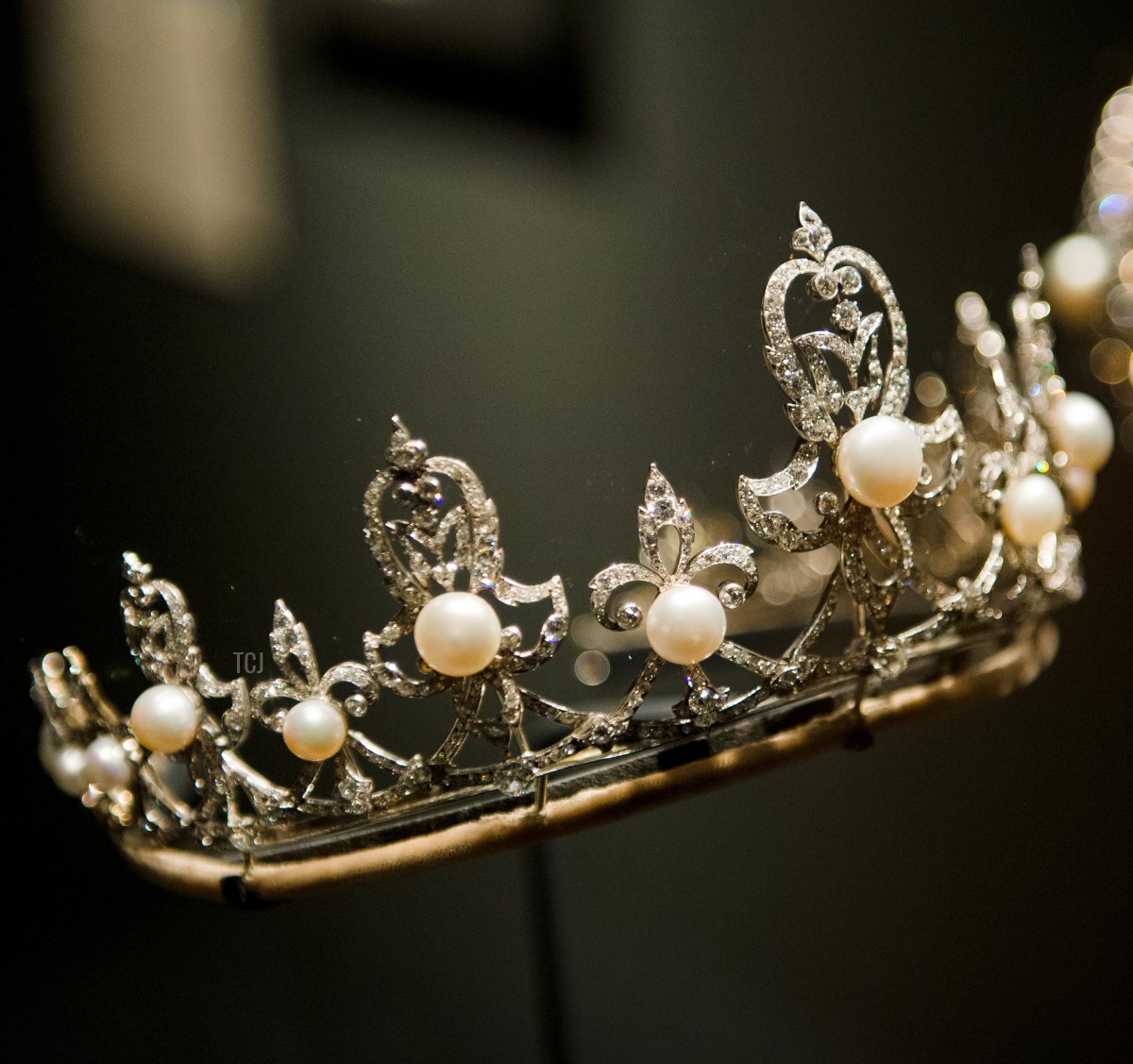 Raine Spencer's diamond and pearl tiara is displayed in the V&A's "Pearls" exhibition in west London on September 18, 2013 (LEON NEAL/AFP via Getty Images)