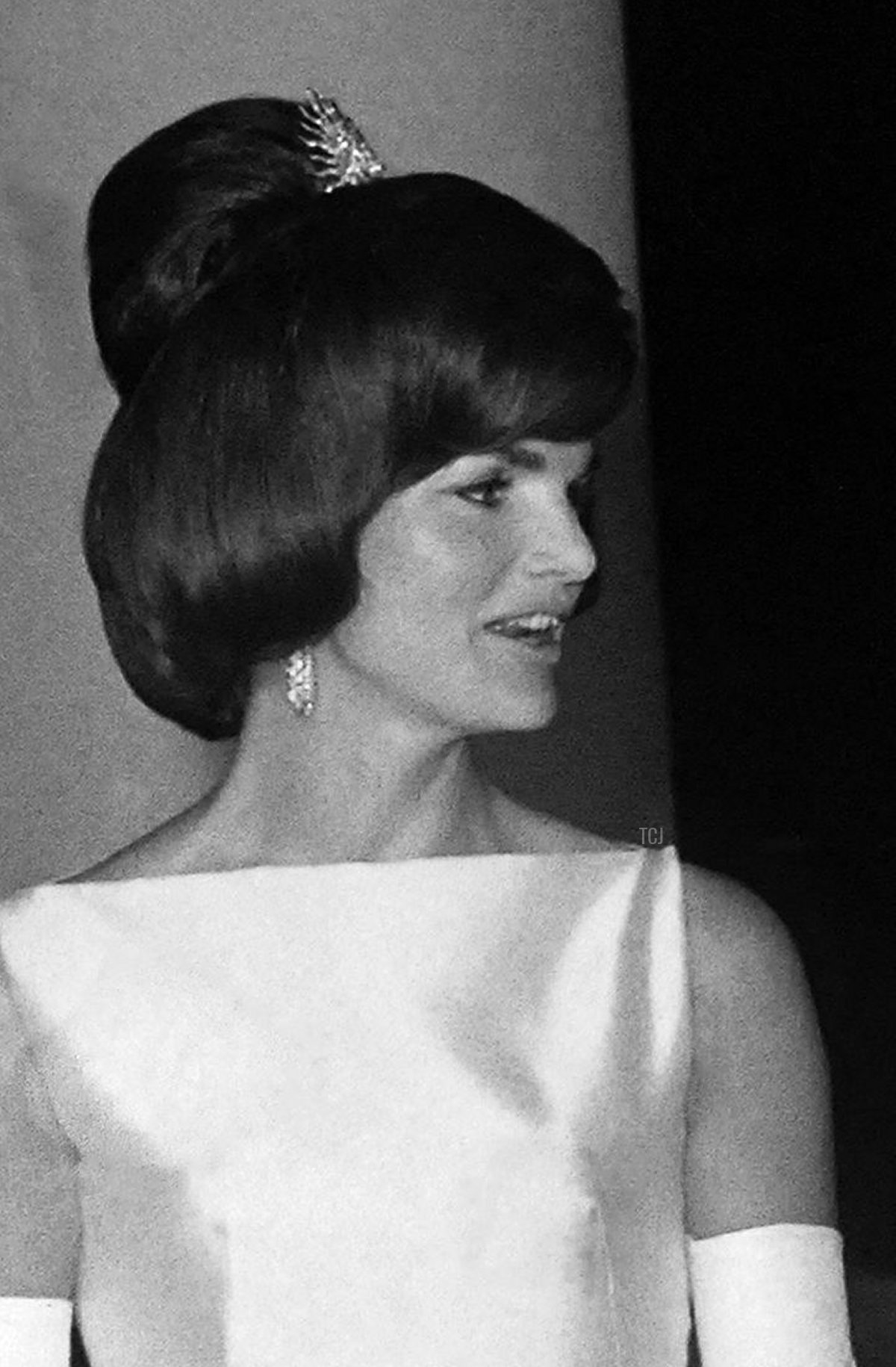 President John F. Kennedy and First Lady Jacqueline Kennedy host the Shah and Shahbanu of Iran for a state dinner at the White House in Washington, D.C., on April 11, 1962 (AFP via Getty Images)