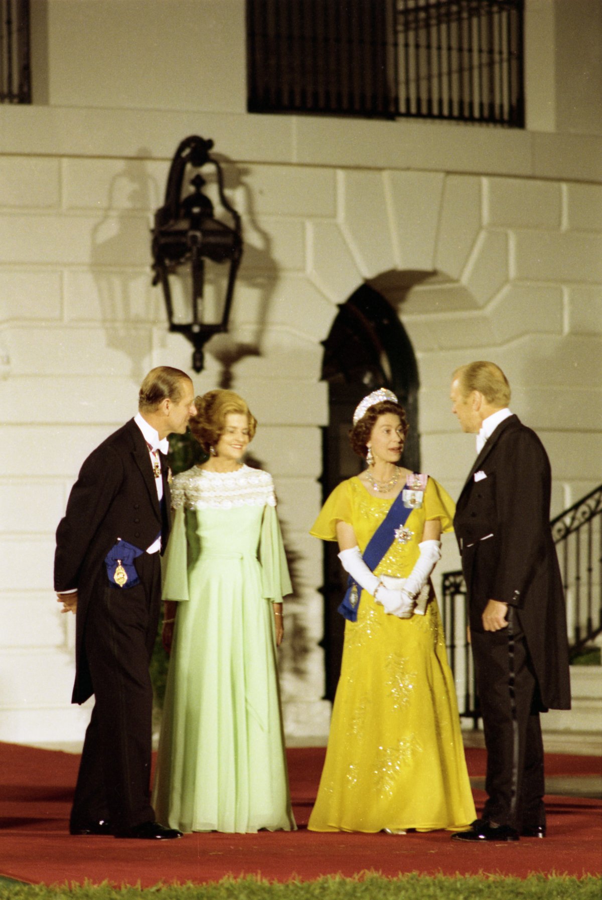 Prince Philip, First Lady Betty Ford, Queen Elizabeth II, and President Gerald Ford attend a state dinner at the White House in Washington, D.C., July 7, 1976 (National Archives and Records Administration/Wikimedia Commons)