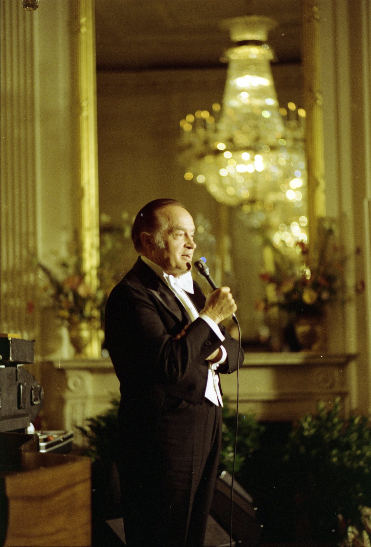 Bob Hope entertains guests after a state dinner at the White House in Washington, D.C., July 7, 1976 (National Archives and Records Administration/Wikimedia Commons)