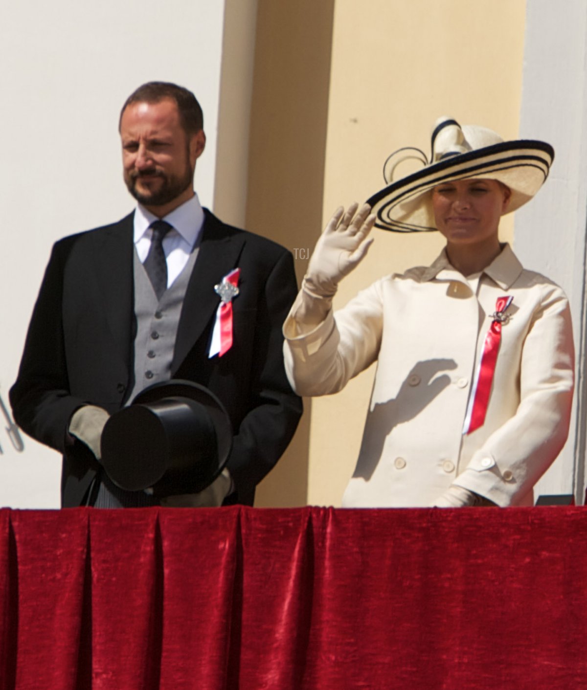 Crown Prince Haakon and Crown Princess Mette-Marit of Norway watch the Children's Parade from the balcony of the Royal Palace during Norwegian National Day on May 17, 2011 in Oslo, Norway (Ragnar Singsaas/Getty Images)