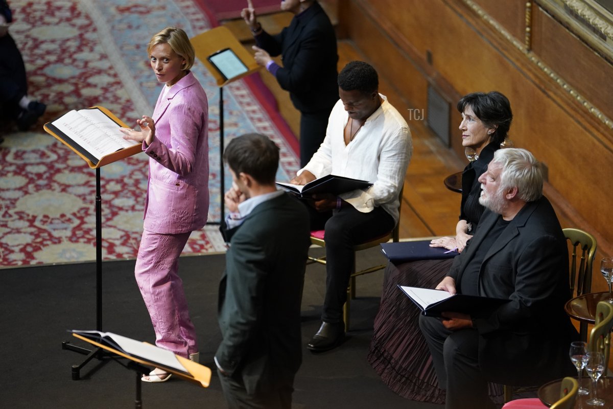 Lucy Phelps, Ray Fearon, Dame Harriet Walter, and Sir Simon Russell Beale perform during a reception at Windsor Castle to celebrate the work of William Shakespeare, on the 400th anniversary of the publication of the First Folio on July 18, 2023 (Andrew Matthews - Pool/Getty Images)